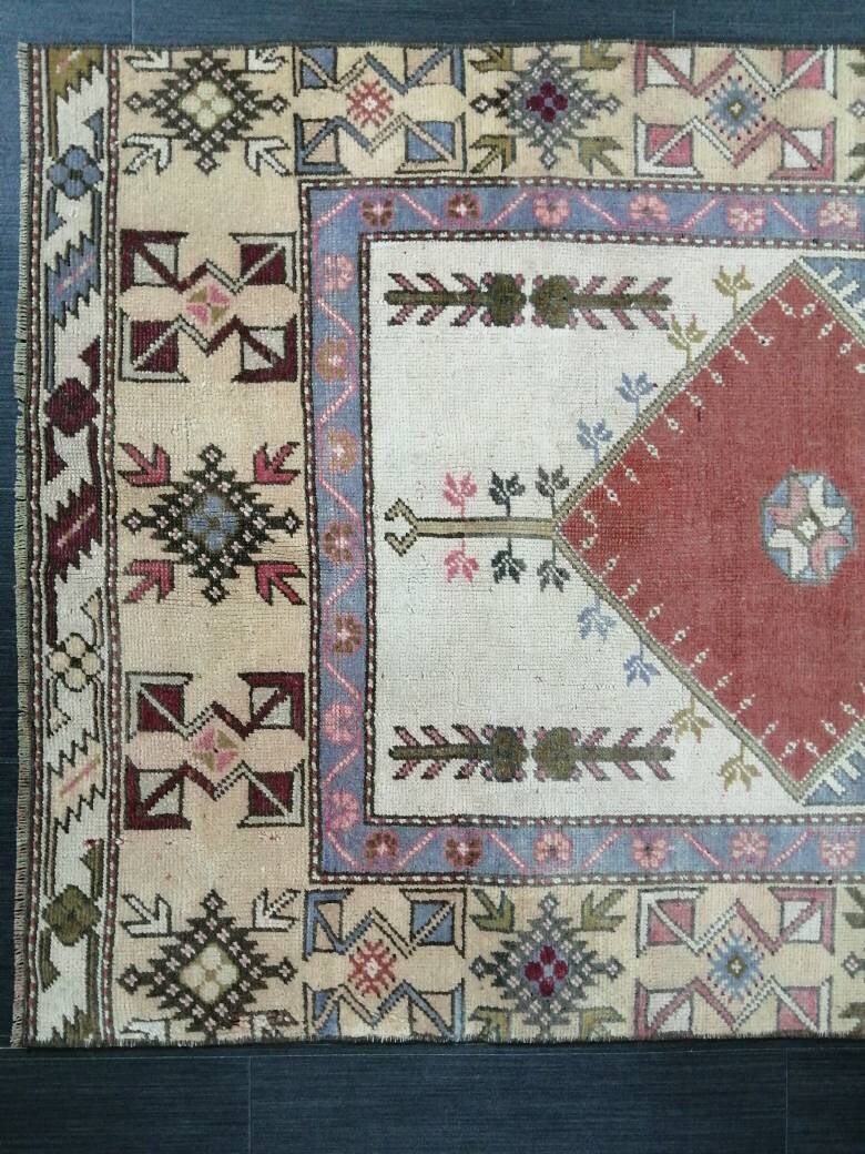 Beige Turkish Runner Rug 3' 1" x 6' 11" Hand-Knotted texture