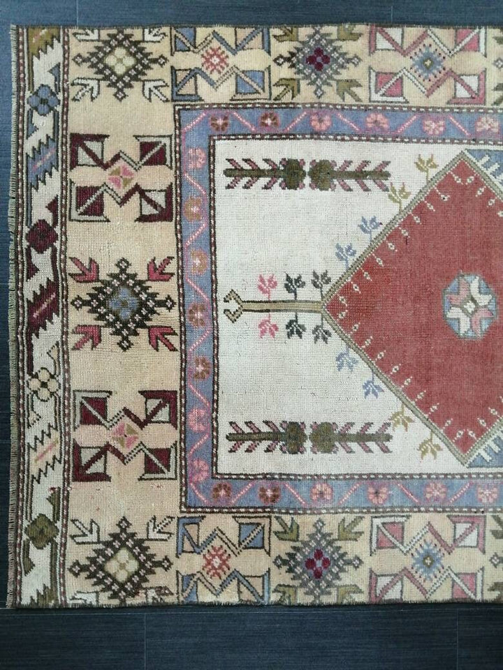 Beige Turkish Runner Rug 3' 1" x 6' 11" Hand-Knotted texture
