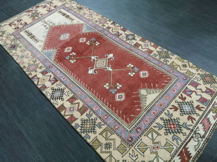 Beige Turkish Runner Rug 3' 1" x 6' 11" Hand-Knotted border