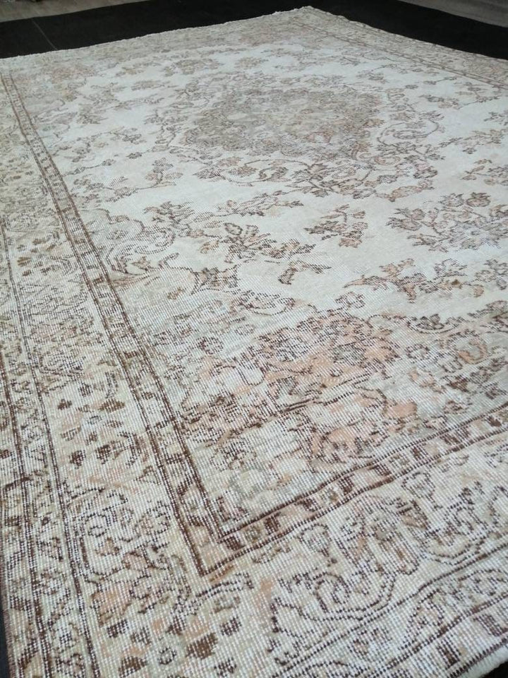 Beige Turkish Oushak Rug 6' 7" x 10' 4" Hand-Knotted pattern