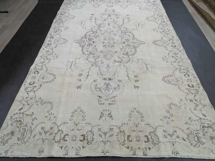 Beige Turkish Oushak Rug 6' 6" x 10' 4" Hand-Knotted pattern