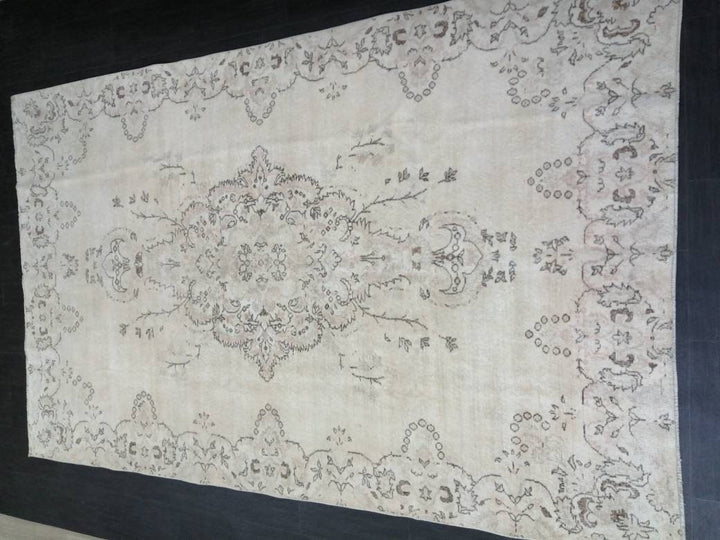 Beige Turkish Oushak Rug 6' 6" x 10' 4" Hand-Knotted texture