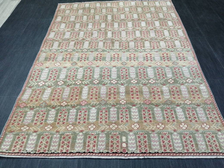 Pink Turkish Runner Rug 4' 2" x 5' 8" Hand-Knotted detail