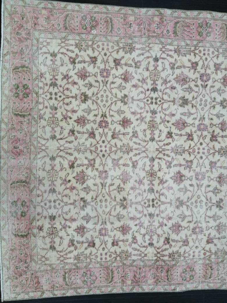 Tan Turkish Runner Rug 4' 11" x 9' 9" Hand-Knotted texture