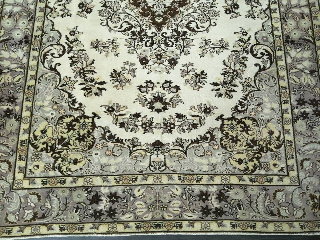 Beige Turkish Runner Rug 7' 2" x 10' 6" Hand-Knotted pattern