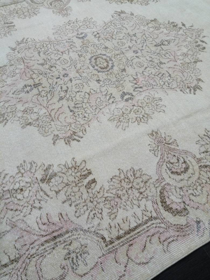 Beige Turkish Oushak Rug 6' 7" x 10' Hand-Knotted close-up