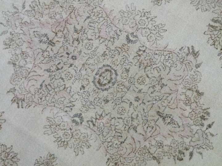 Beige Turkish Oushak Rug 6' 7" x 10' Hand-Knotted texture