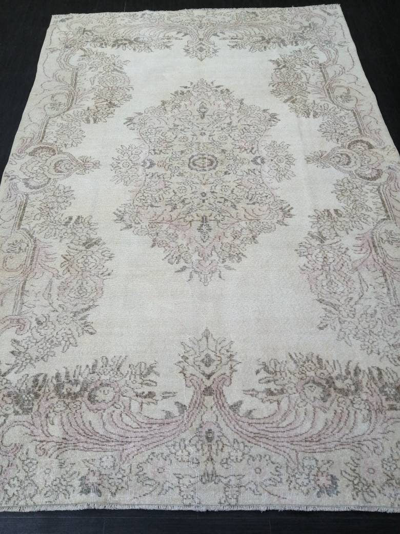 Beige Turkish Oushak Rug 6' 7" x 10' Hand-Knotted border