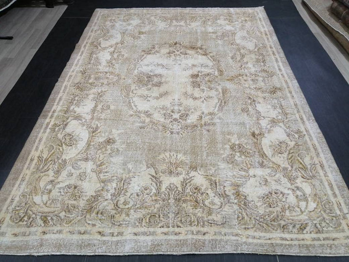 Beige Turkish Oushak Rug 6' 10" x 9' 10" Hand-Knotted close-up
