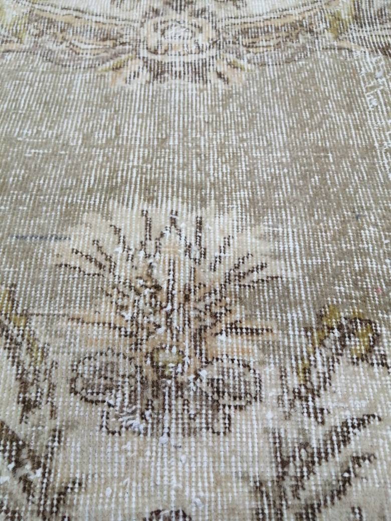 Beige Turkish Oushak Rug 6' 10" x 9' 10" Hand-Knotted texture