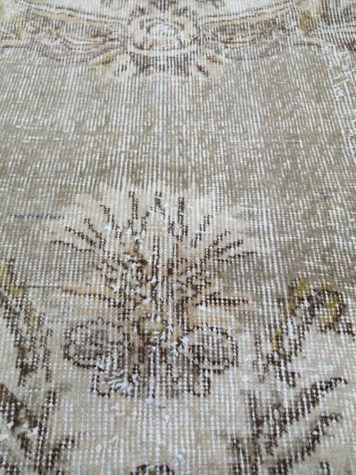 Beige Turkish Oushak Rug 6' 10" x 9' 10" Hand-Knotted texture