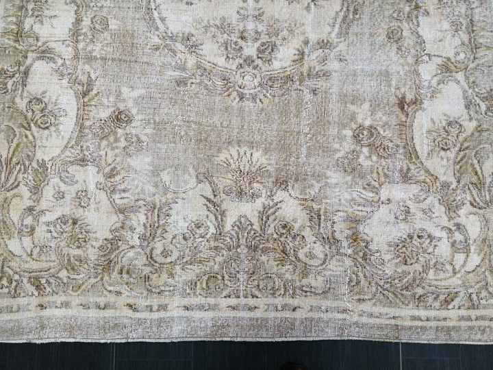 Beige Turkish Oushak Rug 6' 10" x 9' 10" Hand-Knotted pattern