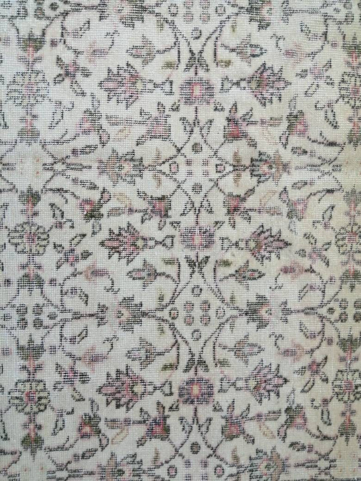 Tan Turkish Runner Rug 4' 11" x 9' 9" Hand-Knotted field