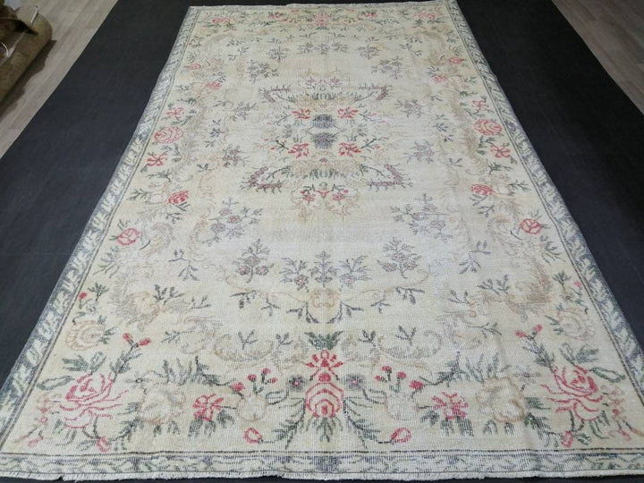 Beige Turkish Oushak Rug 5' 9" x 9' 11" Hand-Knotted close-up