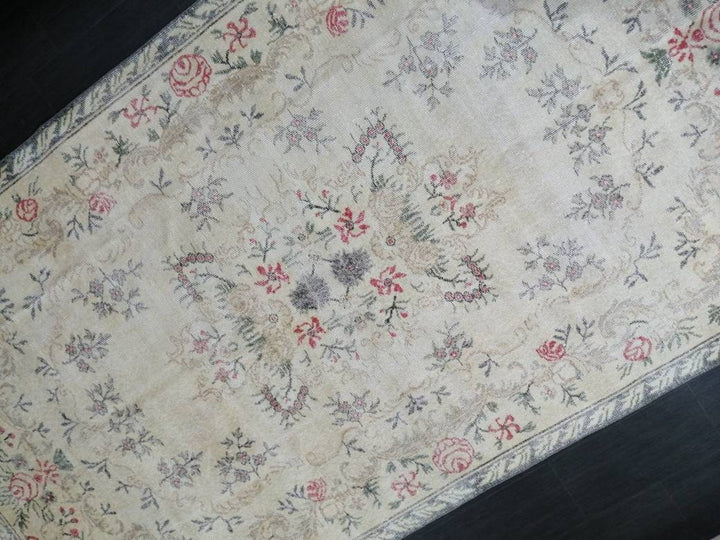Beige Turkish Oushak Rug 5' 9" x 9' 11" Hand-Knotted texture