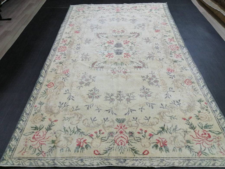 Beige Turkish Oushak Rug 5' 9" x 9' 11" Hand-Knotted pattern