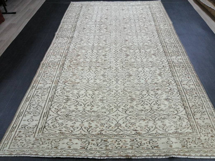 Beige Turkish Oushak Rug 5' 9" x 10' Hand-Knotted detail