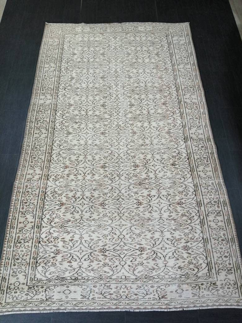Beige Turkish Oushak Rug 5' 9" x 10' Hand-Knotted border