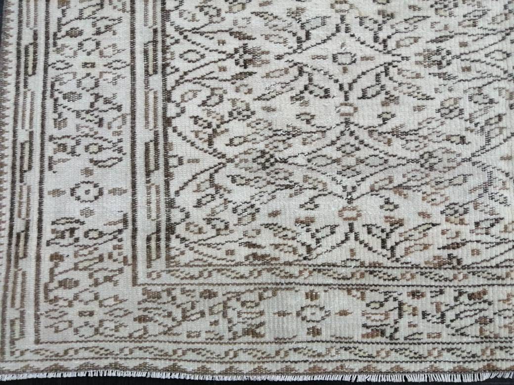 Beige Turkish Oushak Rug 5' 9" x 10' Hand-Knotted close-up