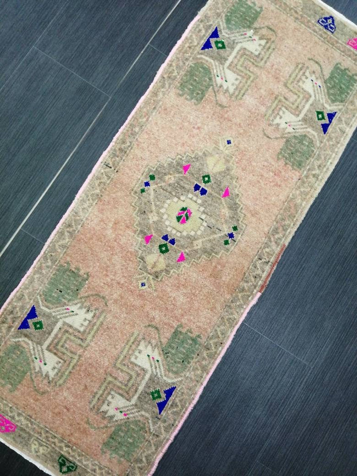 Beige Turkish Runner Rug 1' 5" x 3' 11" Hand-Knotted detail