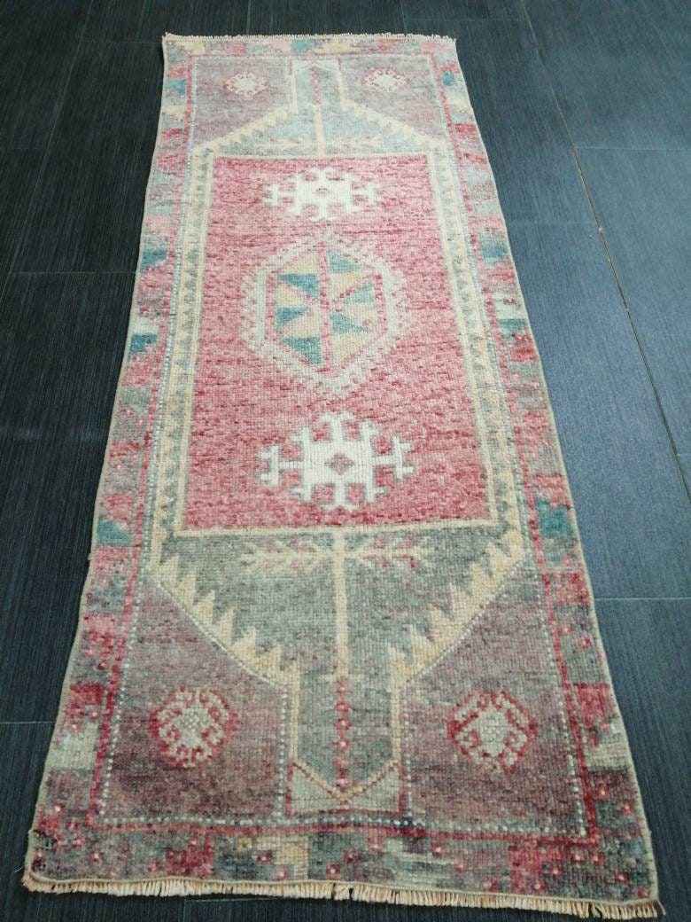 Beige Turkish Runner Rug 1' 5" x 3' 8" Hand-Knotted detail