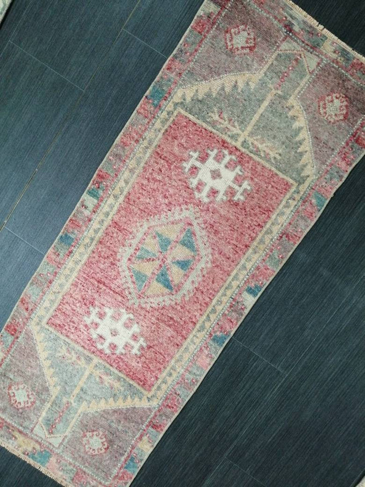 Beige Turkish Runner Rug 1' 5" x 3' 8" Hand-Knotted border