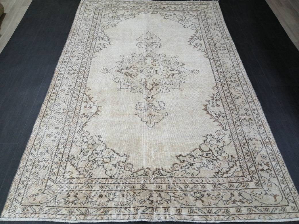 Beige Turkish Oushak Rug 5'6" x 8'5" Hand-Knotted field