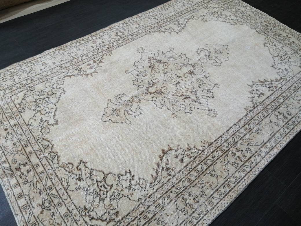 Beige Turkish Oushak Rug 5'6" x 8'5" Hand-Knotted detail