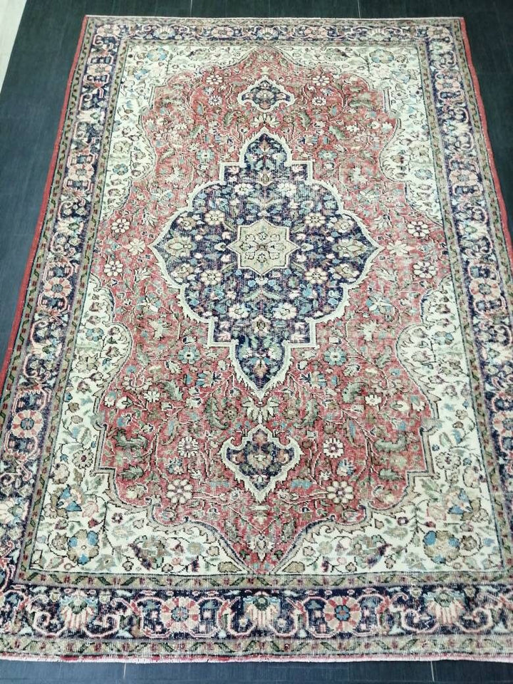 Beige Turkish Oushak Rug 6' 11" x 10' 3" Hand-Knotted border