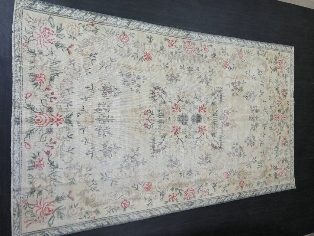 Beige Turkish Oushak Rug 5' 9" x 9' 11" Hand-Knotted border