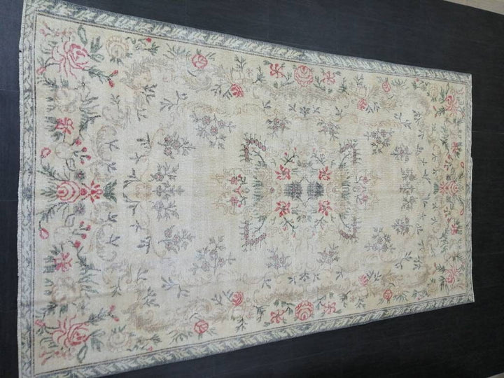 Beige Turkish Oushak Rug 5' 9" x 9' 11" Hand-Knotted border