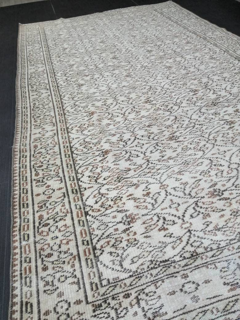 Beige Turkish Oushak Rug 5' 9" x 10' Hand-Knotted reverse