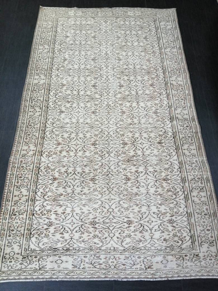 Beige Turkish Oushak Rug 5' 9" x 10' Hand-Knotted field