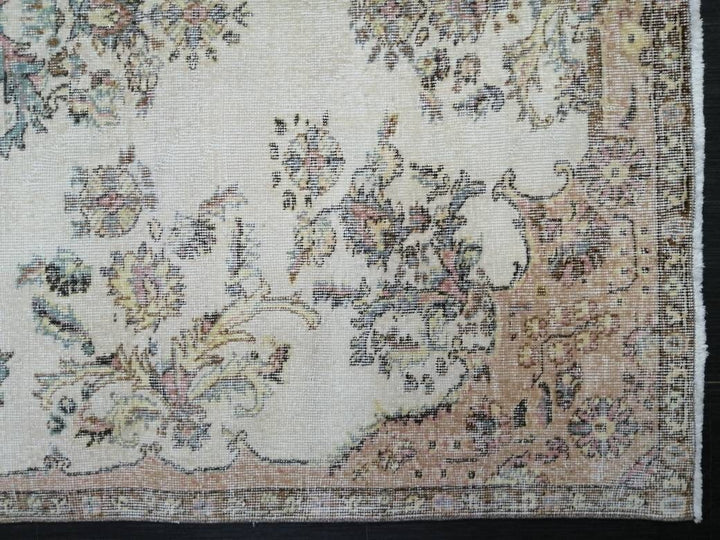 Beige Turkish Oushak Rug 4' 10" x 8' 6" Hand-Knotted pattern