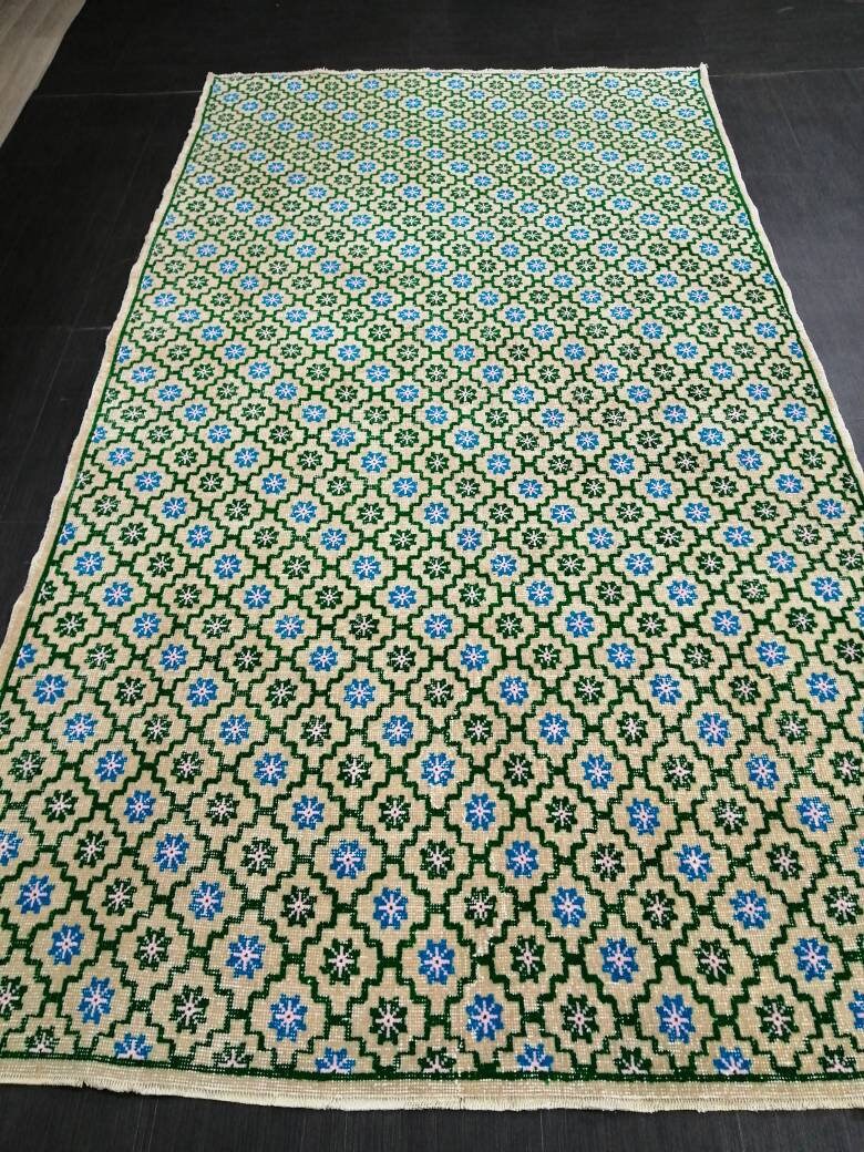 Turkish Oushak Rug 5' 5" x 9' 8" Hand-Knotted texture