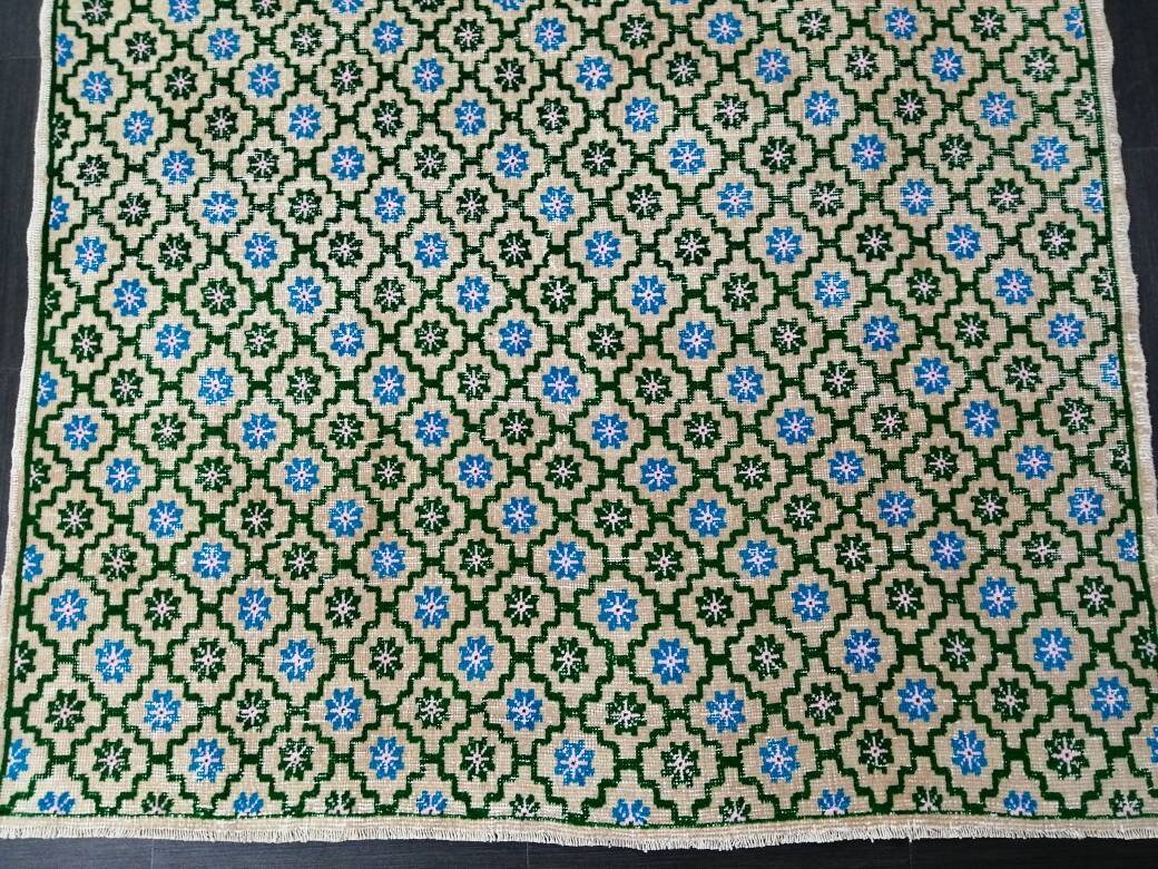 Turkish Oushak Rug 5' 5" x 9' 8" Hand-Knotted close-up