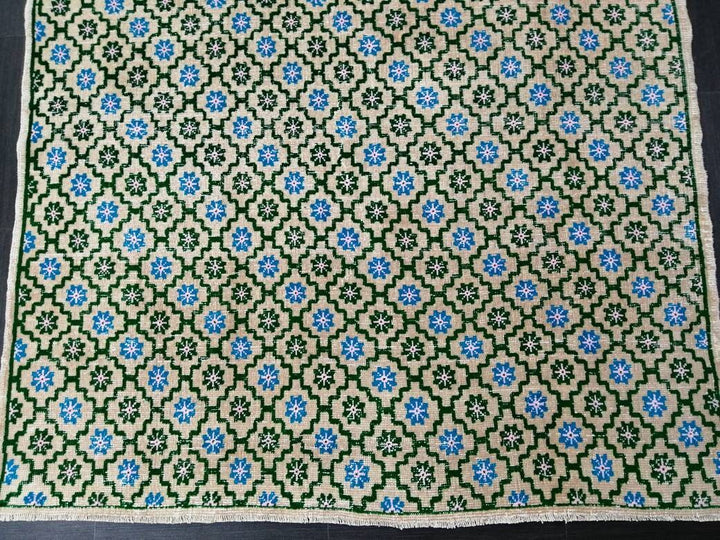 Turkish Oushak Rug 5' 5" x 9' 8" Hand-Knotted close-up