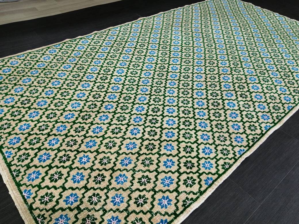Turkish Oushak Rug 5' 5" x 9' 8" Hand-Knotted border