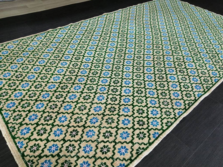 Turkish Oushak Rug 5' 5" x 9' 8" Hand-Knotted border
