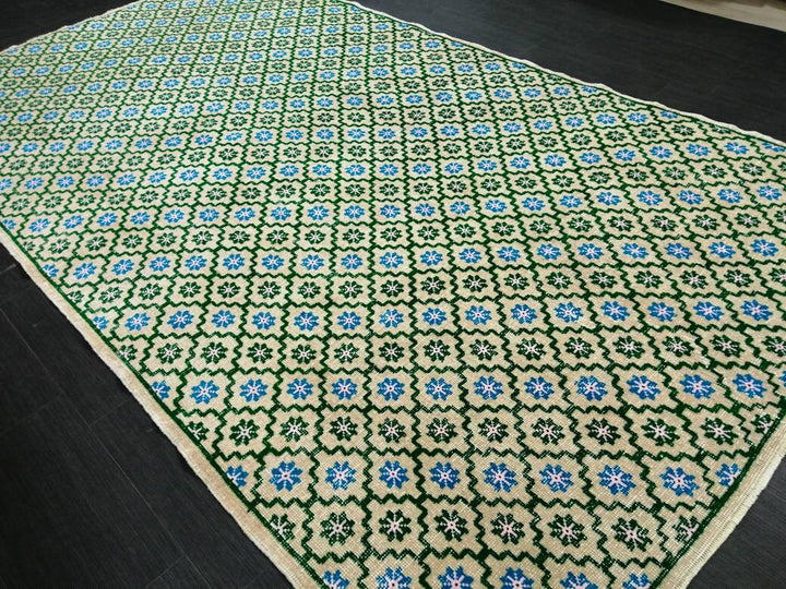 Turkish Oushak Rug 5' 5" x 9' 8" Hand-Knotted detail