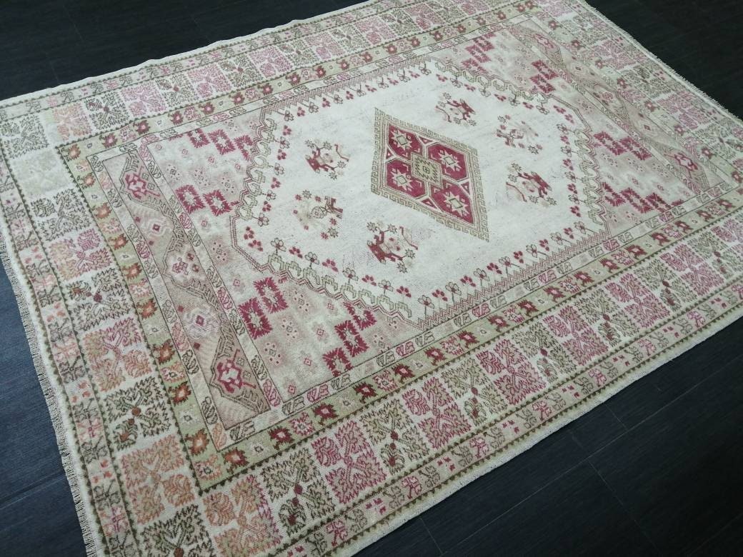 Pink Turkish Oushak Rug 5' 4" x 7' Hand-Knotted border