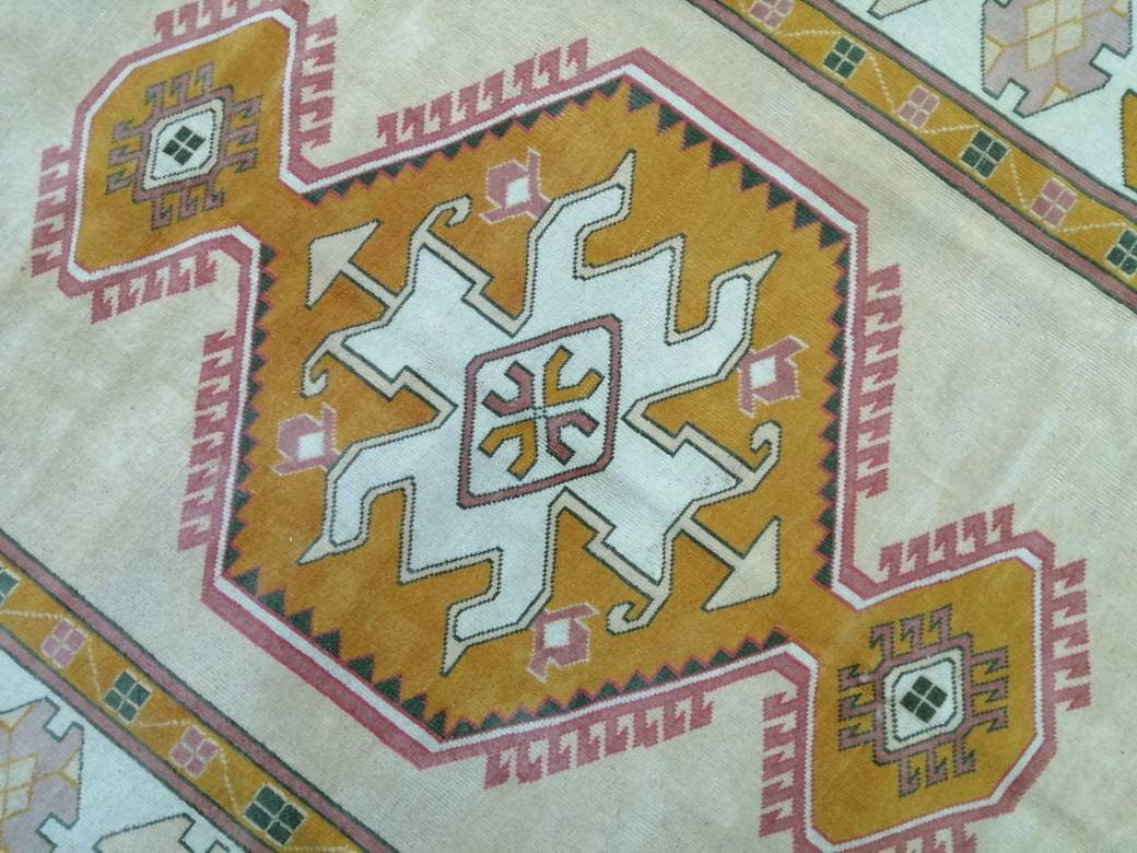 Beige Turkish Runner Rug 6' 6" x 8' 10" Hand-Knotted pattern