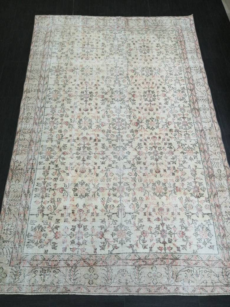 Beige Turkish Oushak Rug 6' 3" x 9' 9" Hand-Knotted border