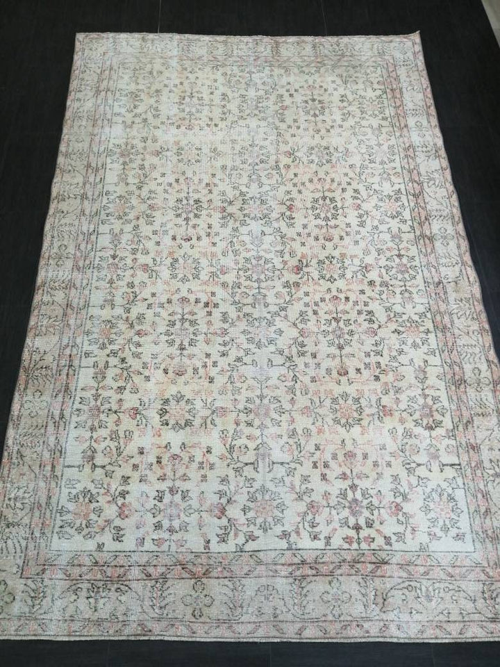 Beige Turkish Oushak Rug 6' 3" x 9' 9" Hand-Knotted border