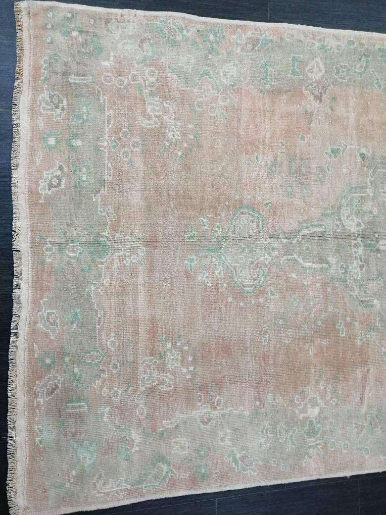 Beige Turkish Runner Rug 4' 11" x 8' 7" Hand-Knotted texture