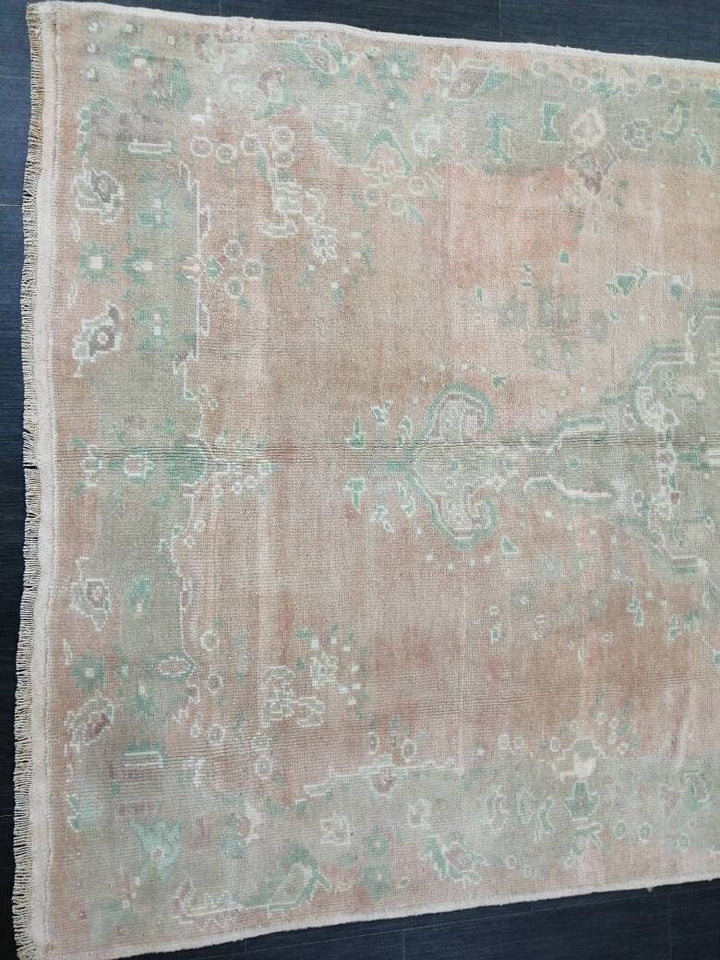 Beige Turkish Runner Rug 4' 11" x 8' 7" Hand-Knotted texture