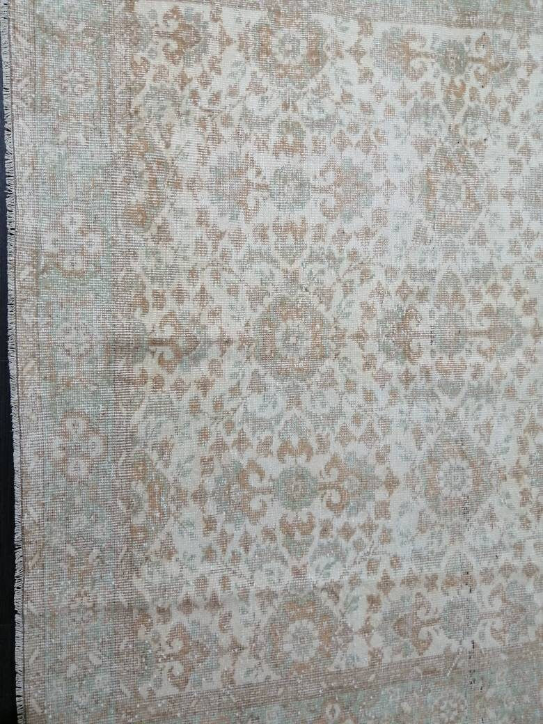 Beige Turkish Oushak Rug 5' 11" x 10' 3" Hand-Knotted border