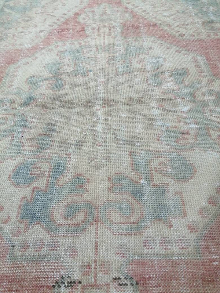 Turkish Oushak Rug 3' 10" x 6' 8" Hand-Knotted texture