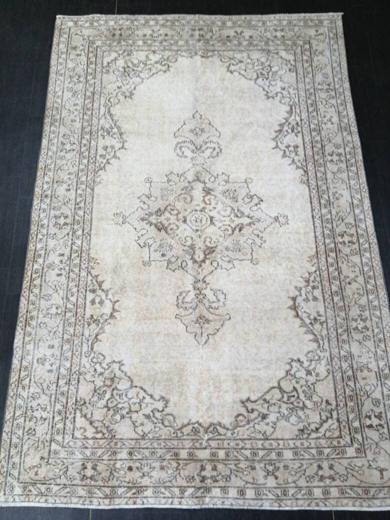 Beige Turkish Oushak Rug 5'6" x 8'5" Hand-Knotted view