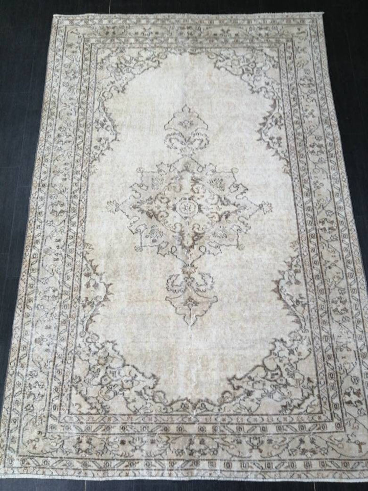Beige Turkish Oushak Rug 5'6" x 8'5" Hand-Knotted view